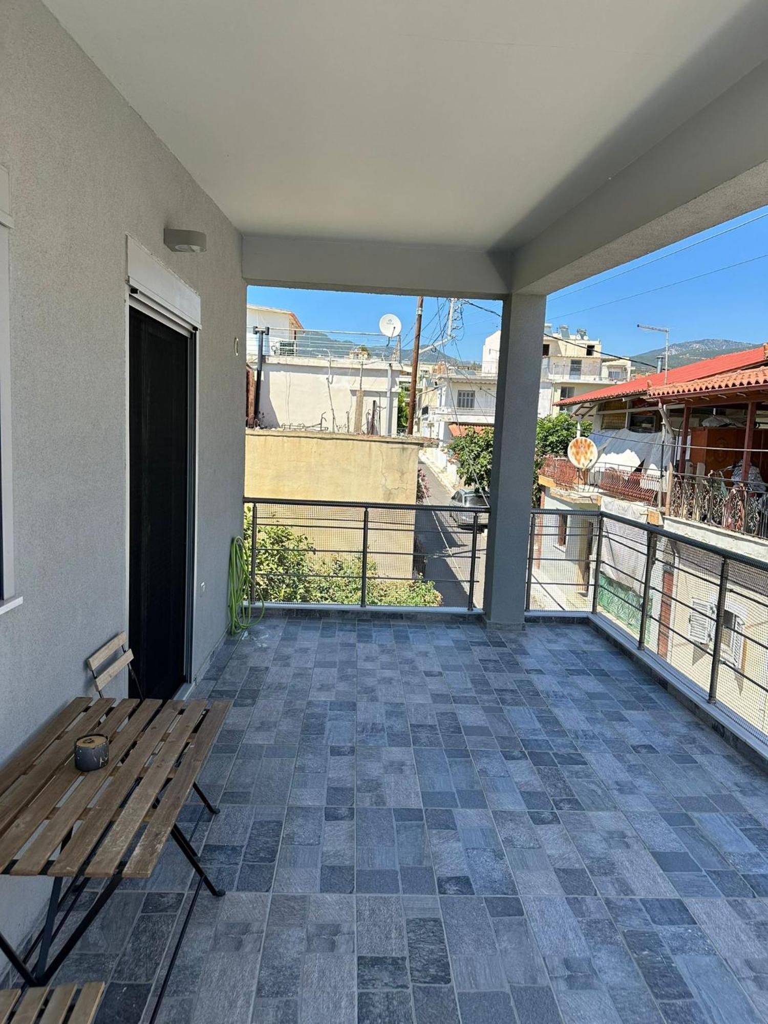 Όμορφο Δυάρι Με Βεράντα.! Apartment Kalamata Exterior foto